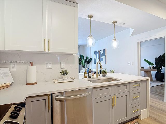 6001 SW 70th St 643, South Miami, FL 33143