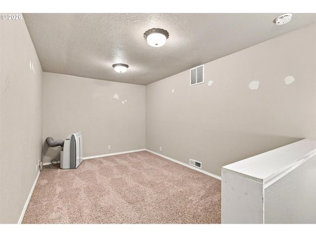 15048 Se DIAMOND Dr, Clackamas, OR 97015