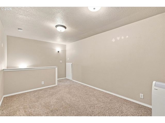 15048 Se DIAMOND Dr, Clackamas, OR 97015