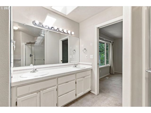15048 Se DIAMOND Dr, Clackamas, OR 97015
