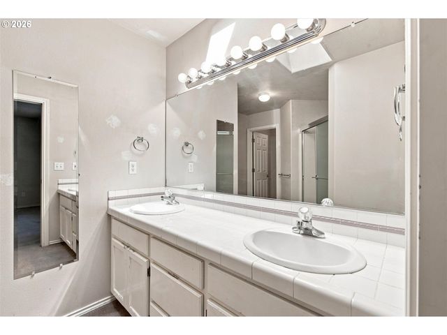 15048 Se DIAMOND Dr, Clackamas, OR 97015