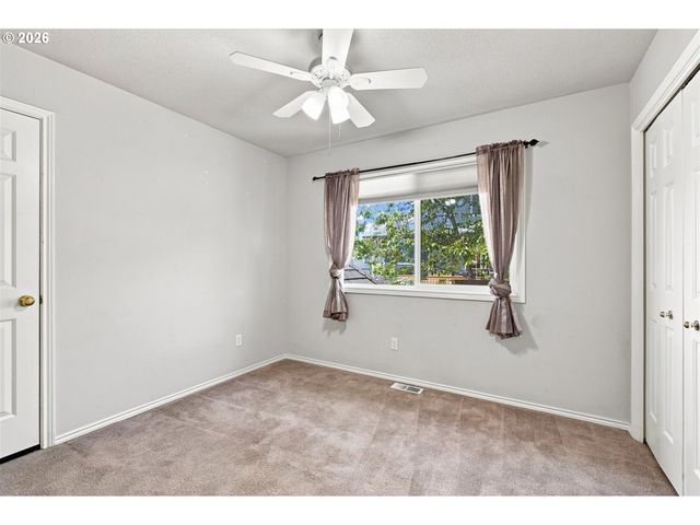 15048 Se DIAMOND Dr, Clackamas, OR 97015