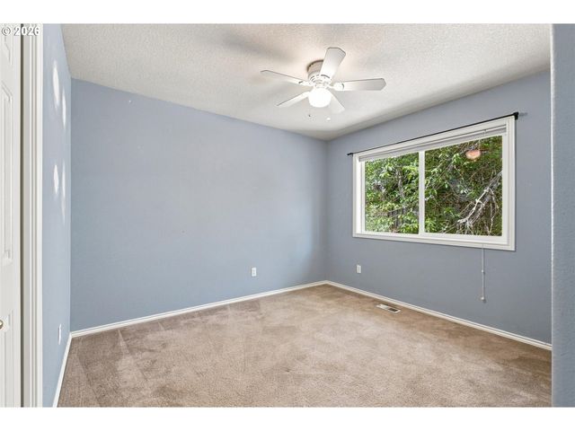 15048 Se DIAMOND Dr, Clackamas, OR 97015
