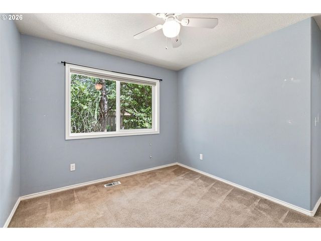 15048 Se DIAMOND Dr, Clackamas, OR 97015