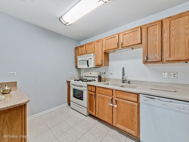8000 Kilpatrick Avenue 2F, Skokie, IL 60076