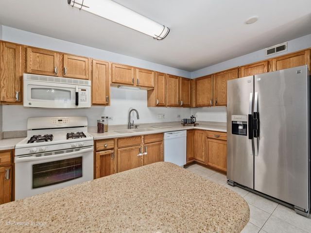 8000 Kilpatrick Avenue 2F, Skokie, IL 60076