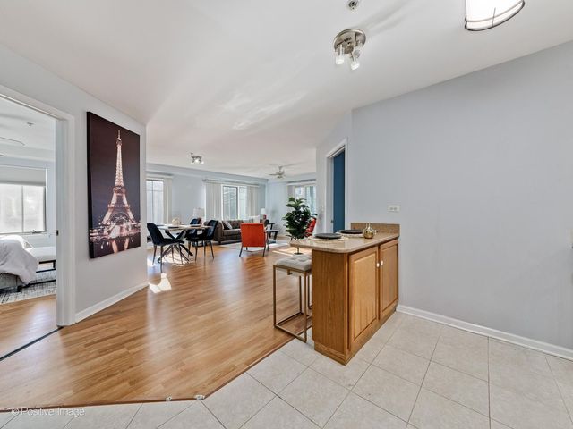 8000 Kilpatrick Avenue 2F, Skokie, IL 60076