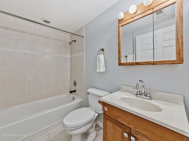 8000 Kilpatrick Avenue 2F, Skokie, IL 60076