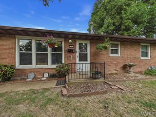5 Riviera Drive Drive, Granite City, IL 62040