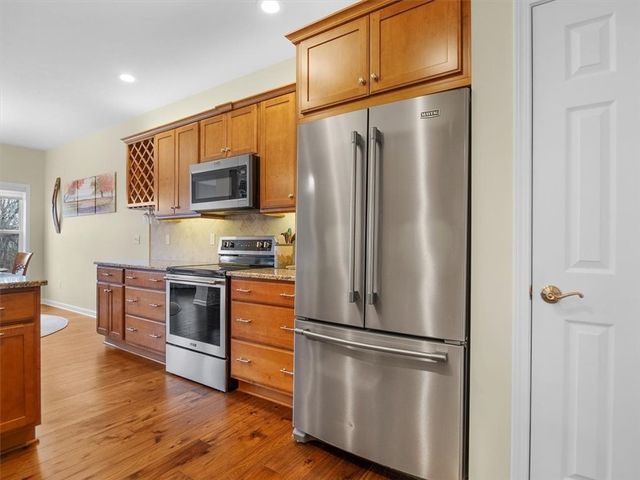 5982 Monarch Drive, Farmington, NY 14425