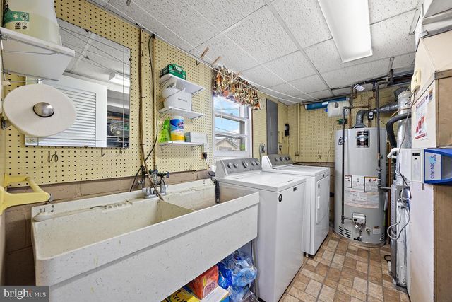 2204 FOOTE RD, Wilmington, DE 19803