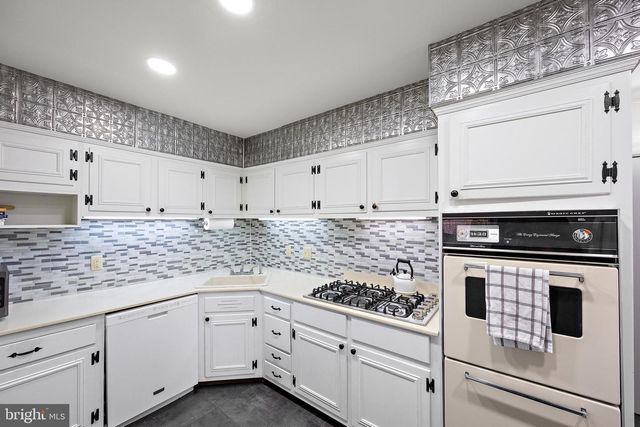 2204 FOOTE RD, Wilmington, DE 19803