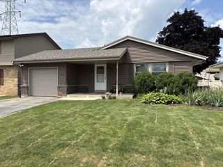 4047 S 91st PLACE, Greenfield, WI 53228