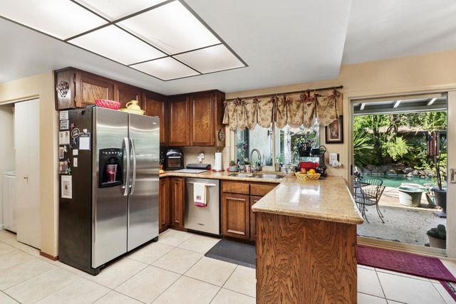 1 Northlite Cir, Sacramento, CA 95831