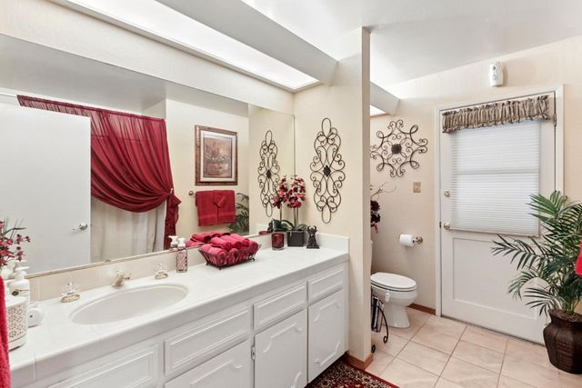 1 Northlite Cir, Sacramento, CA 95831