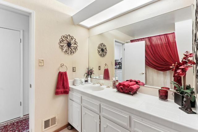 1 Northlite Cir, Sacramento, CA 95831