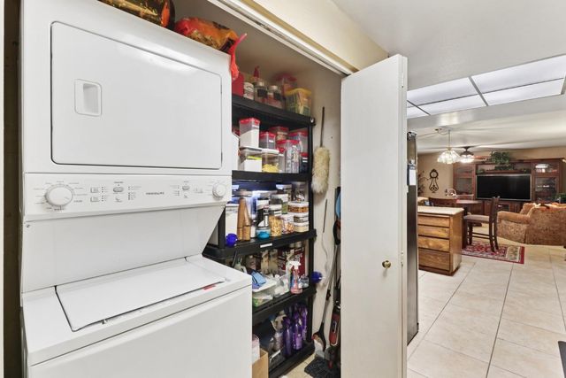 1 Northlite Cir, Sacramento, CA 95831