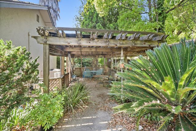 1 Northlite Cir, Sacramento, CA 95831