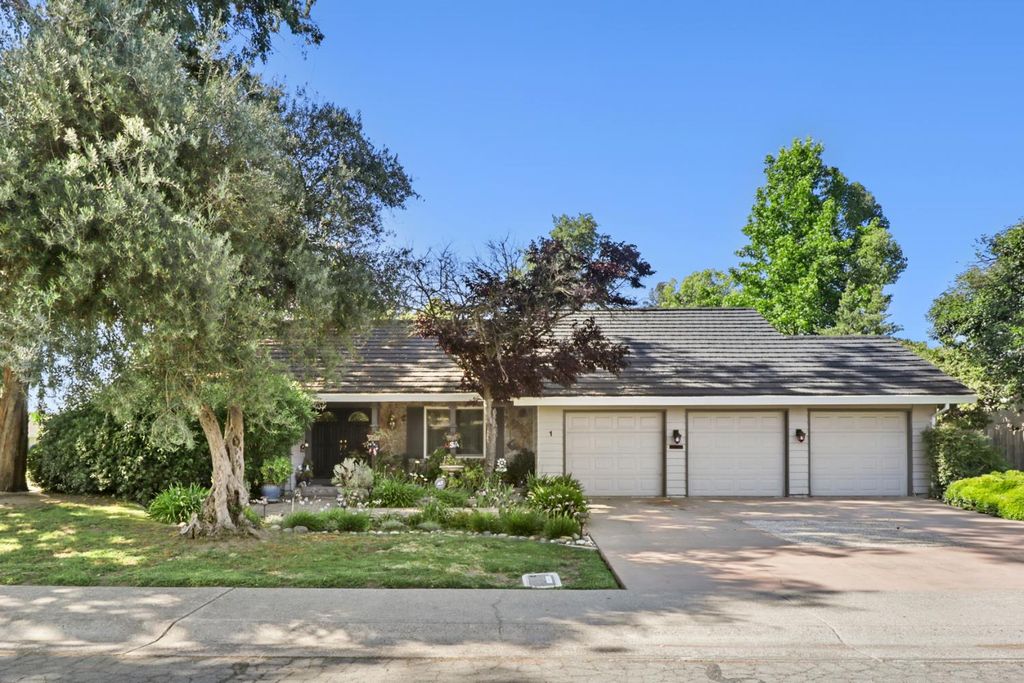 1 Northlite Cir, Sacramento, CA 95831