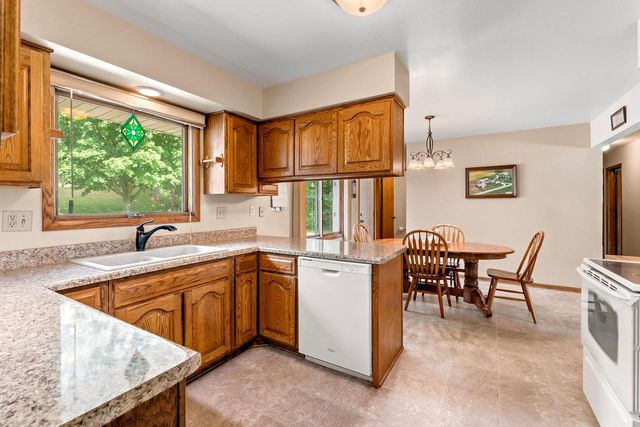 924 N 18th AVENUE, West Bend, WI 53090