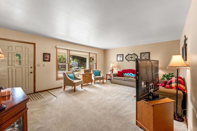 924 N 18th AVENUE, West Bend, WI 53090