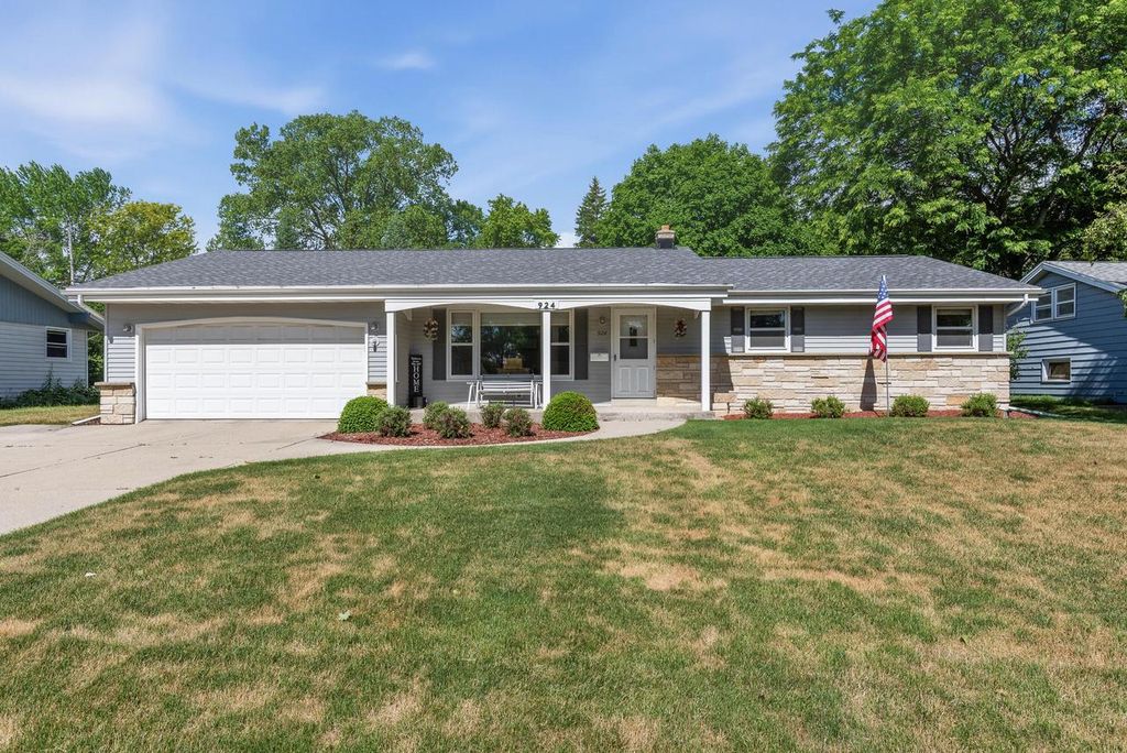 924 N 18th AVENUE, West Bend, WI 53090
