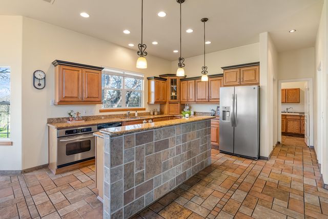 14860 Oak Knoll Drive, Red Bluff, CA 96080