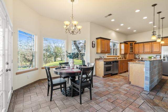 14860 Oak Knoll Drive, Red Bluff, CA 96080