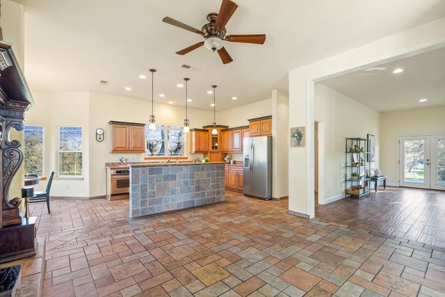 14860 Oak Knoll Drive, Red Bluff, CA 96080