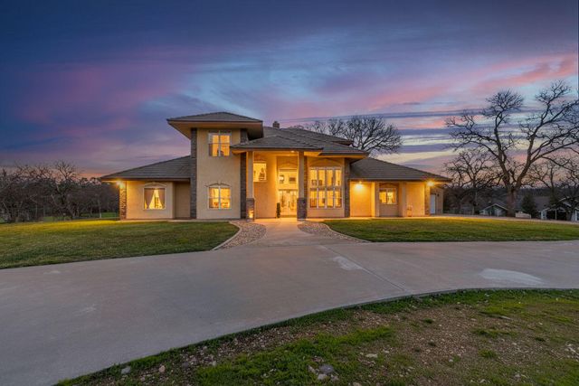 14860 Oak Knoll Drive, Red Bluff, CA 96080