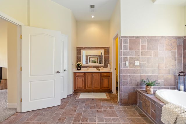 14860 Oak Knoll Drive, Red Bluff, CA 96080