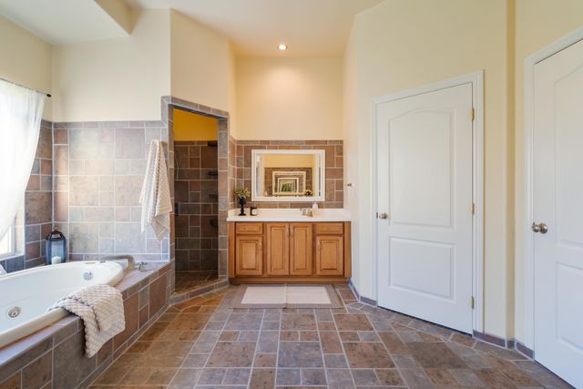 14860 Oak Knoll Drive, Red Bluff, CA 96080