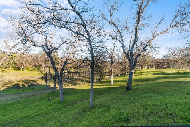 14860 Oak Knoll Drive, Red Bluff, CA 96080