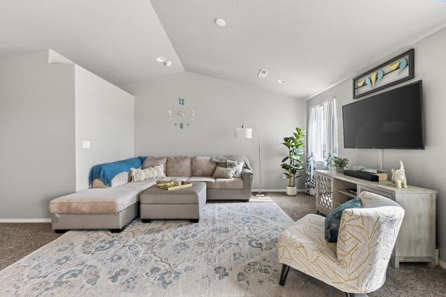 5702 Chapel Hill Blvd, Pasco, WA 99301