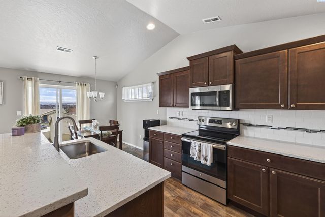 5702 Chapel Hill Blvd, Pasco, WA 99301