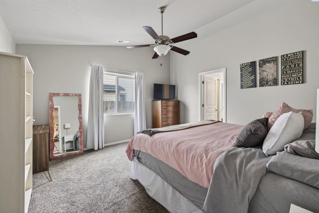 5702 Chapel Hill Blvd, Pasco, WA 99301