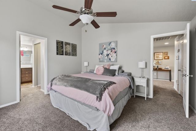 5702 Chapel Hill Blvd, Pasco, WA 99301