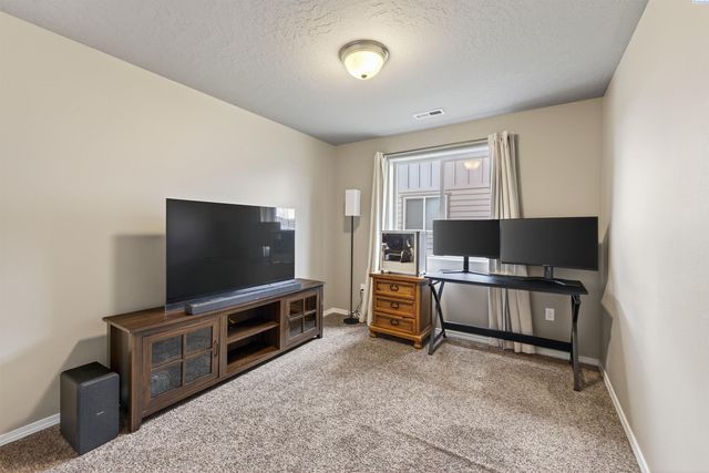 5702 Chapel Hill Blvd, Pasco, WA 99301