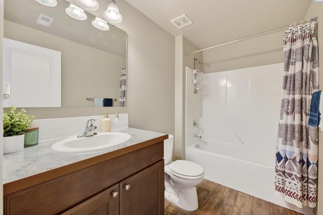 5702 Chapel Hill Blvd, Pasco, WA 99301