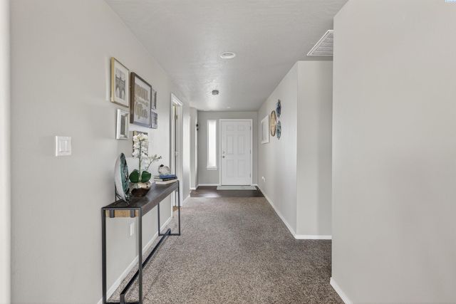 5702 Chapel Hill Blvd, Pasco, WA 99301