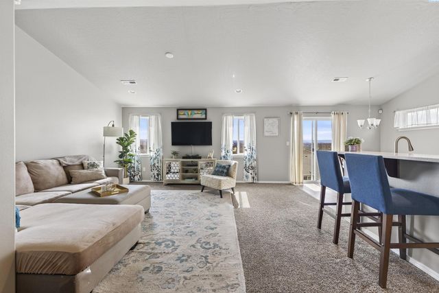 5702 Chapel Hill Blvd, Pasco, WA 99301