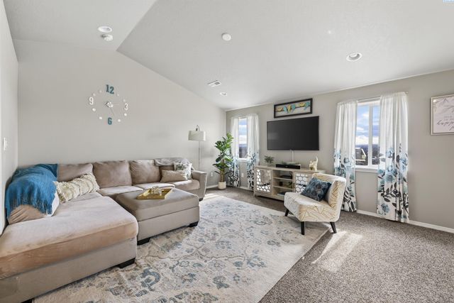 5702 Chapel Hill Blvd, Pasco, WA 99301