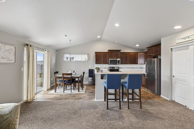 5702 Chapel Hill Blvd, Pasco, WA 99301