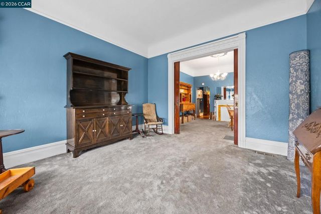 1036 Regent St, Alameda, CA 94501