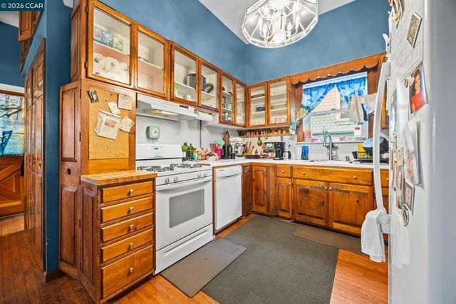 1036 Regent St, Alameda, CA 94501