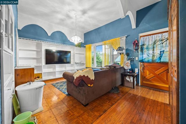 1036 Regent St, Alameda, CA 94501