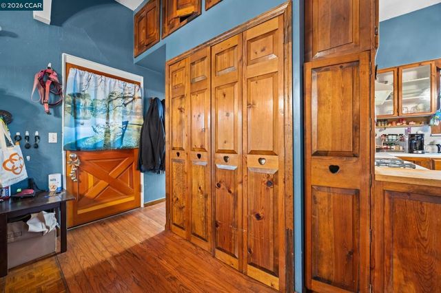 1036 Regent St, Alameda, CA 94501