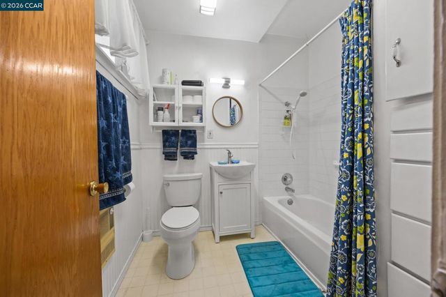 1036 Regent St, Alameda, CA 94501