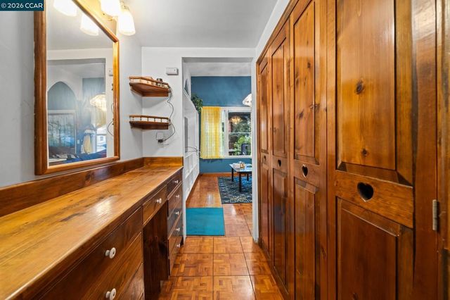 1036 Regent St, Alameda, CA 94501