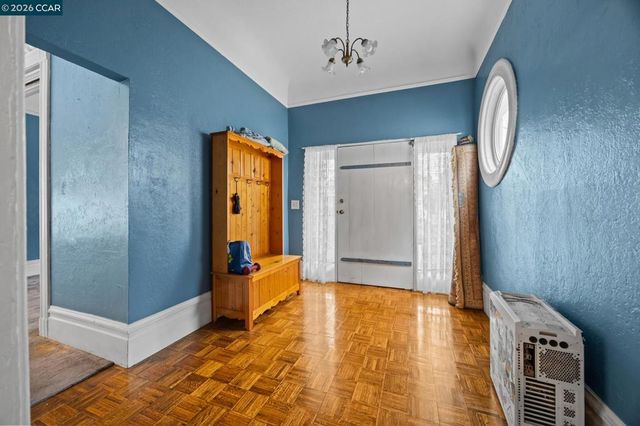 1036 Regent St, Alameda, CA 94501